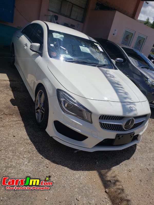 2015 Mercedes Benz C200 image0