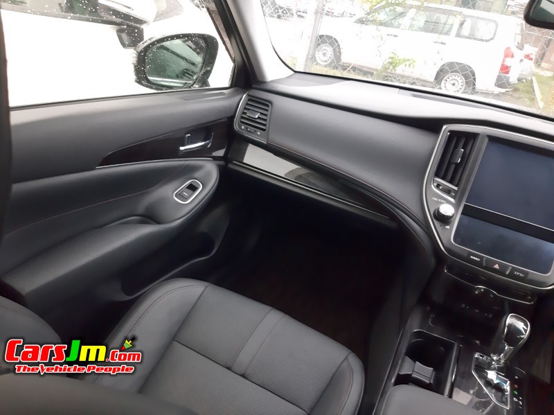 2016 Toyota Crown image9