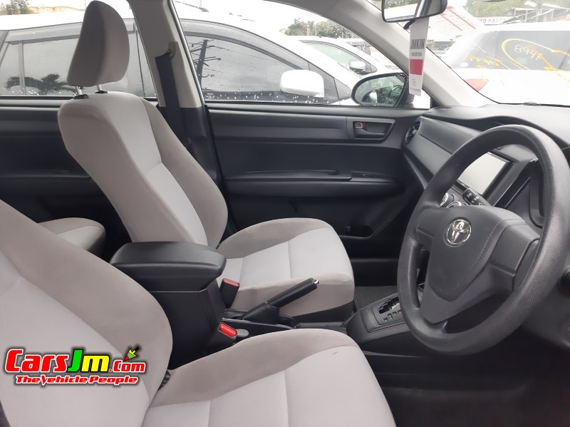 2017 Toyota Axio image3