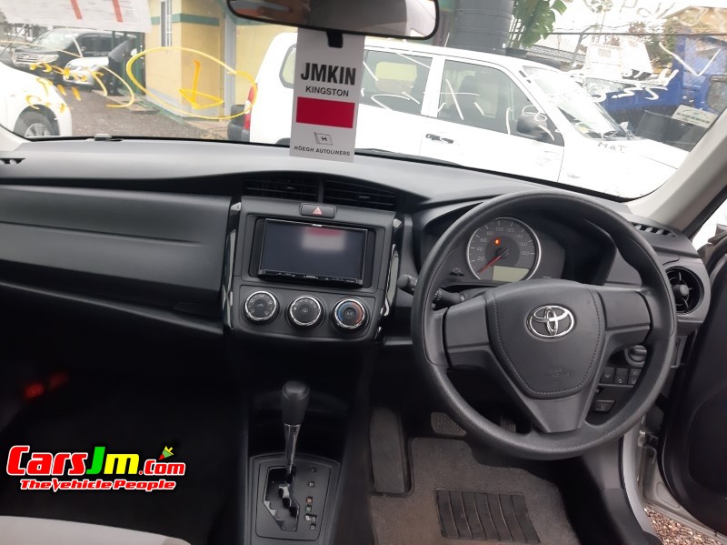 2017 Toyota Axio image5
