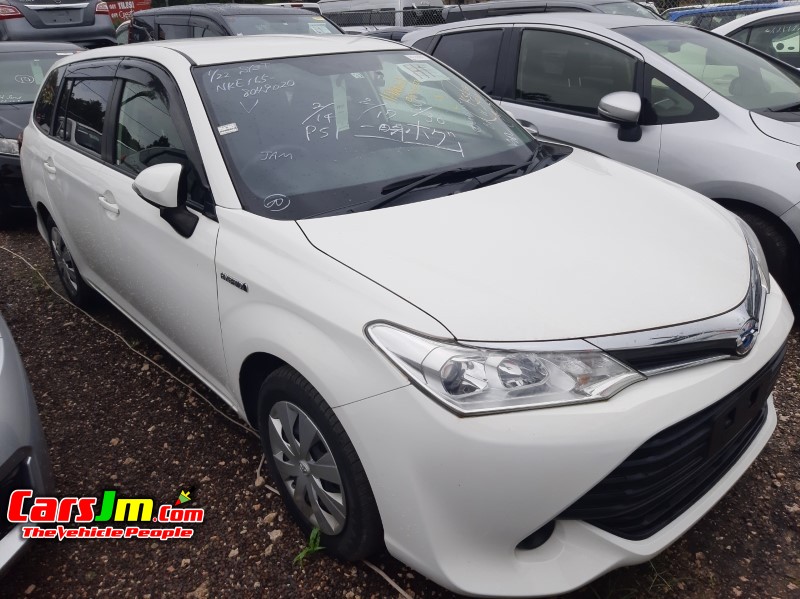 2017 Toyota Fielder image0