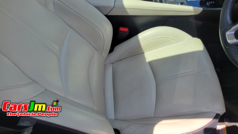 2017 Mazda Axella image8