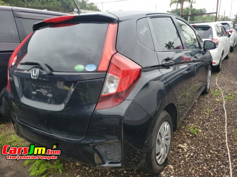 2015 Honda Fit image0