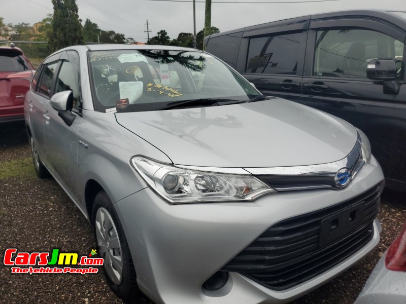 2017 Toyota Fielder image3