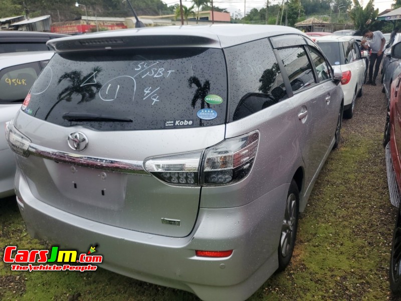 2015 Toyota Wish image0