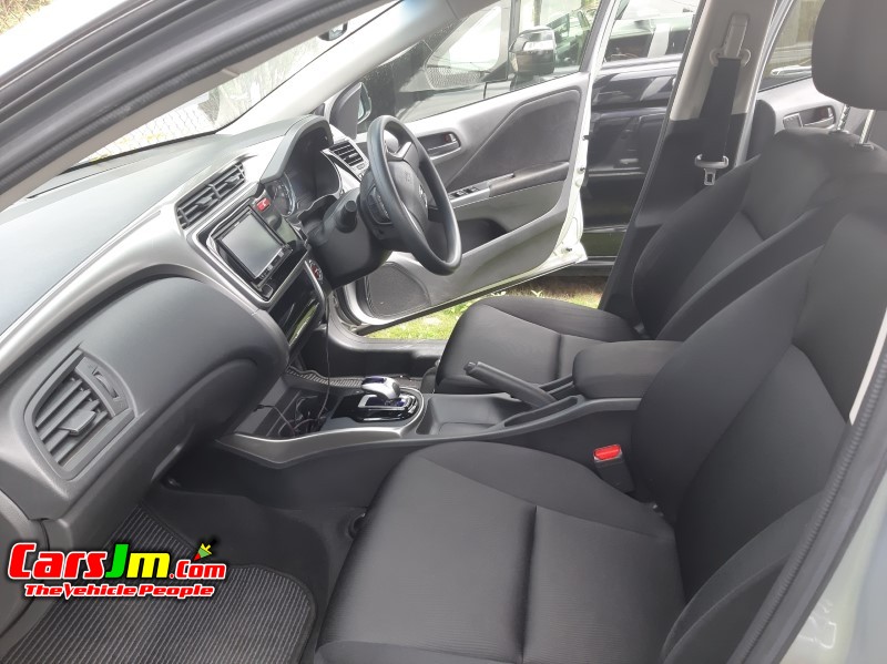 2016 Honda Grace image7