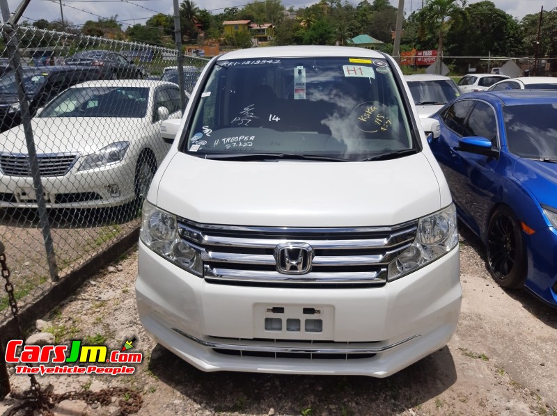 2017 Honda Stepwgn image0