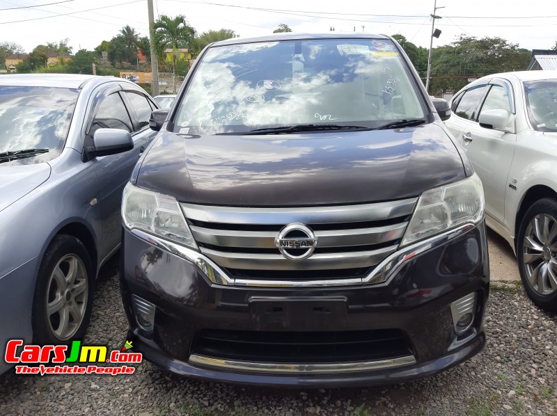 2013 Nissan Serena image1
