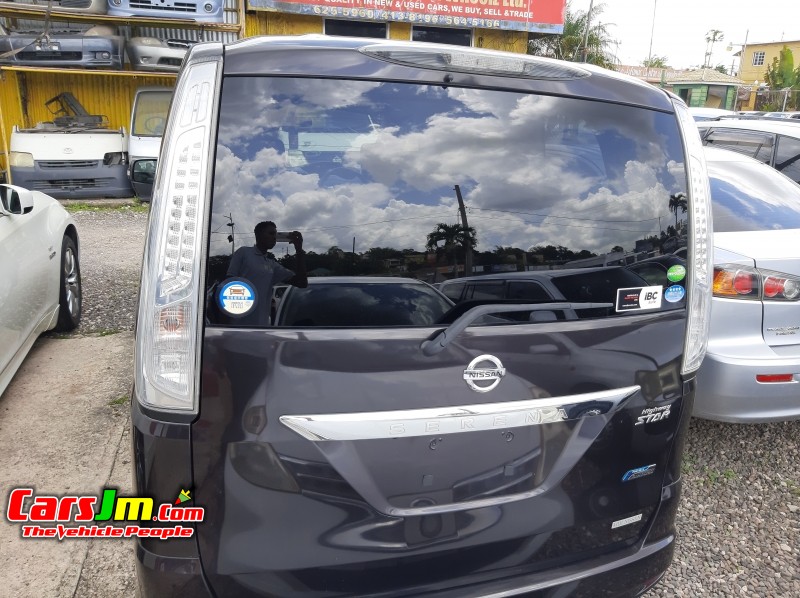 2013 Nissan Serena image3