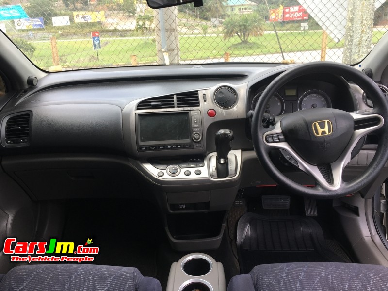 2010 Honda Stream image2