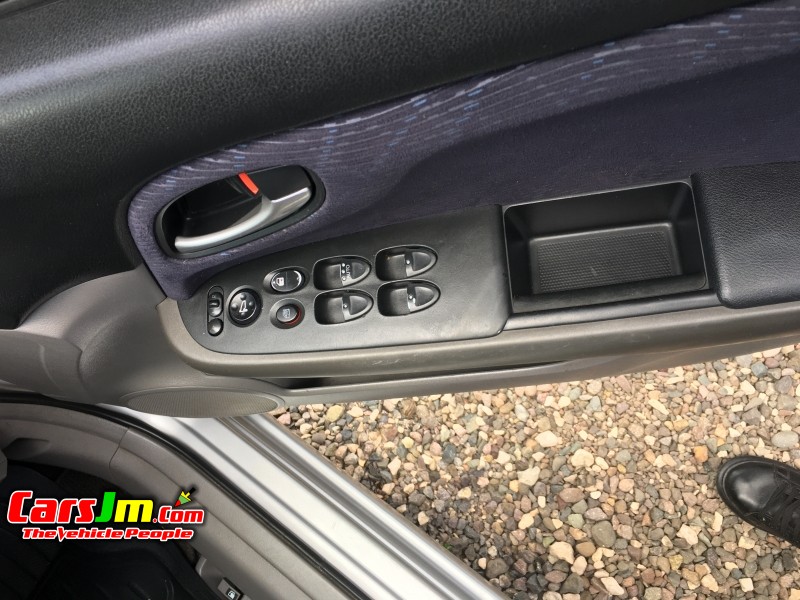 2010 Honda Stream image3