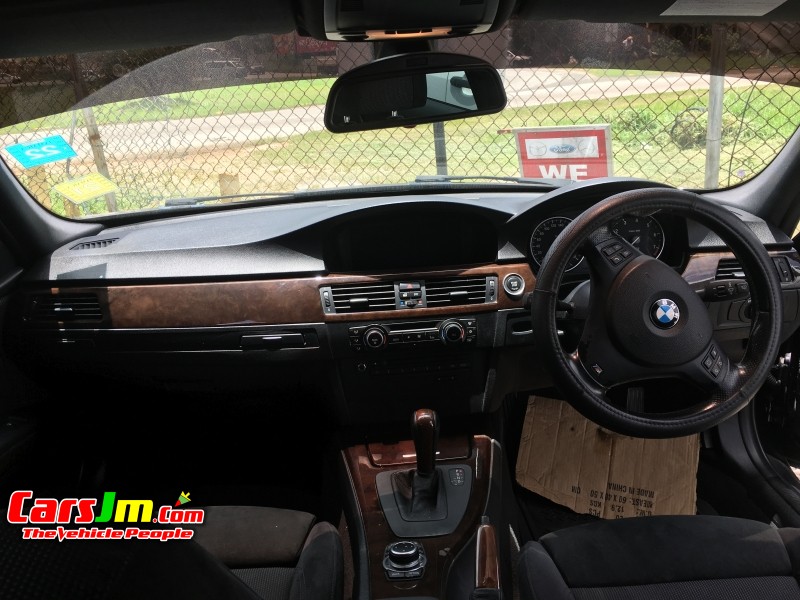 2010 BMW M3 image4