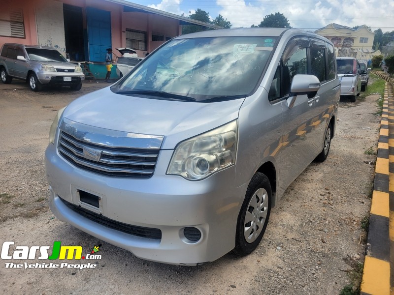 2013 Toyota Noah For Sale 13926