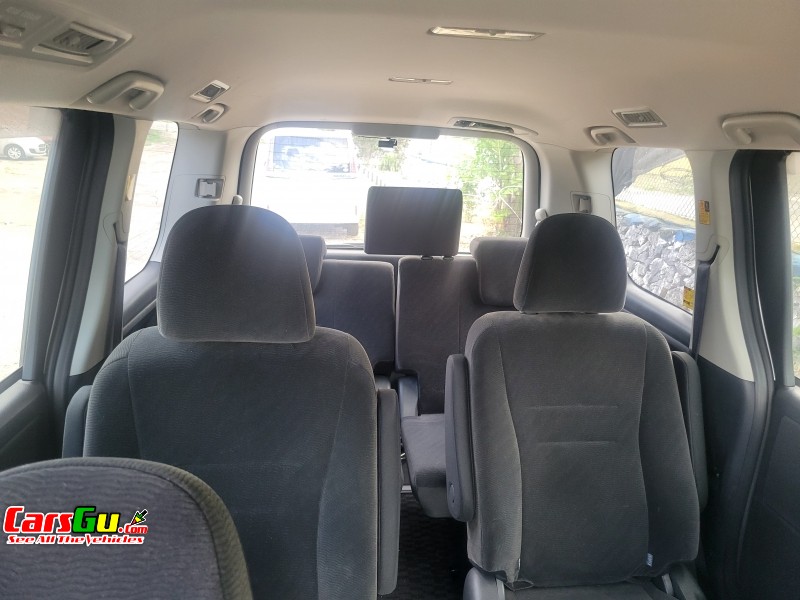 2013 Toyota Noah image10