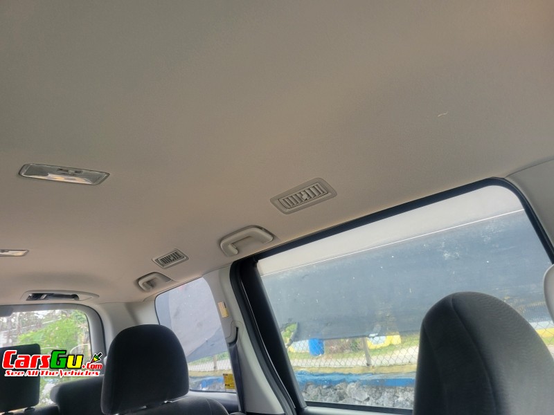 2013 Toyota Noah image12