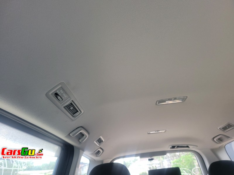 2013 Toyota Noah image13