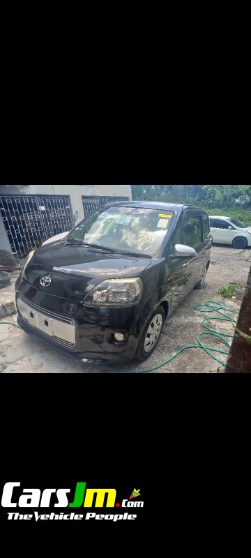 2015 Toyota Porte image4