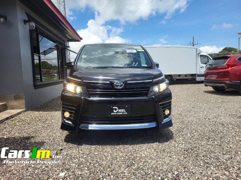 2014 Toyota Voxy image2