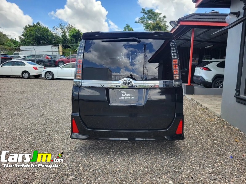 2014 Toyota Voxy image4