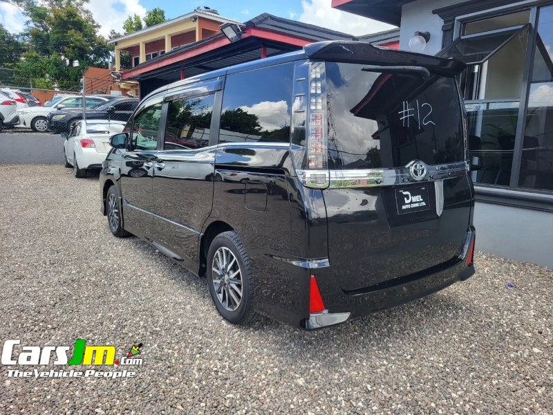 2014 Toyota Voxy image5