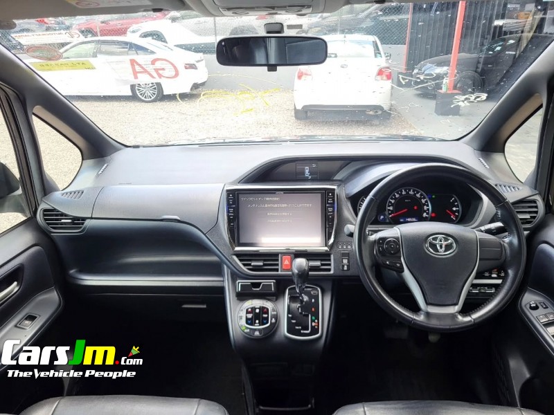 2014 Toyota Voxy image8