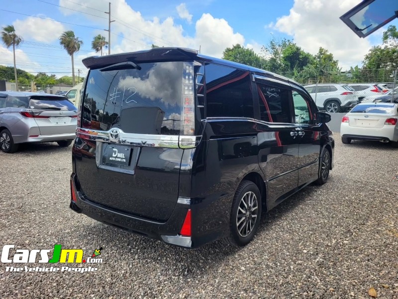 2014 Toyota Voxy image9
