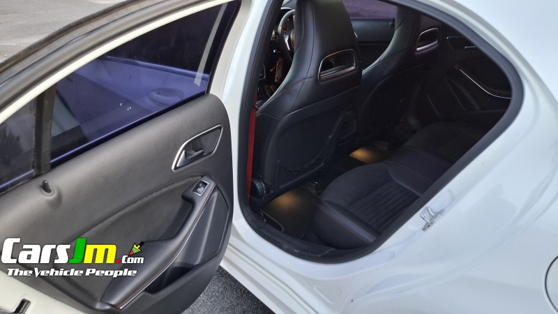 2016 Mercedes Benz A250  image1