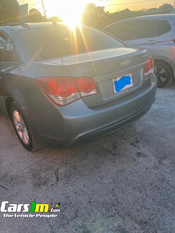 2015 Chevrolet Cruze image2