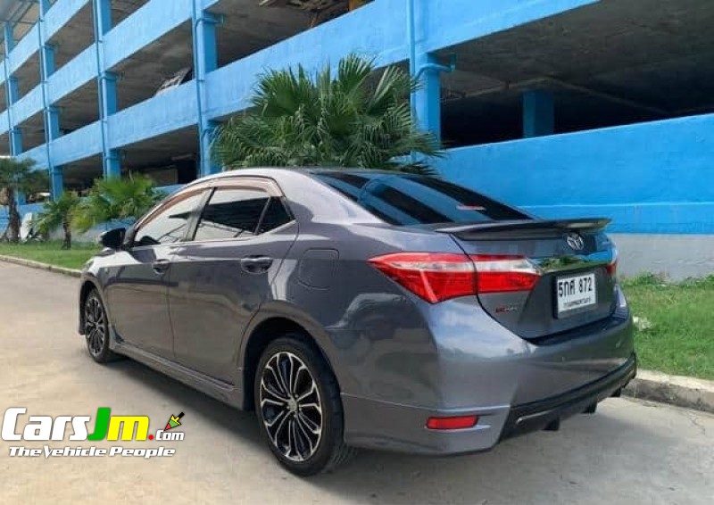 2016 Toyota Corolla image1