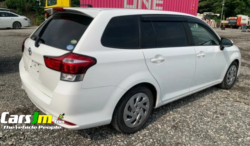 2016 Toyota Corolla Fielder image2