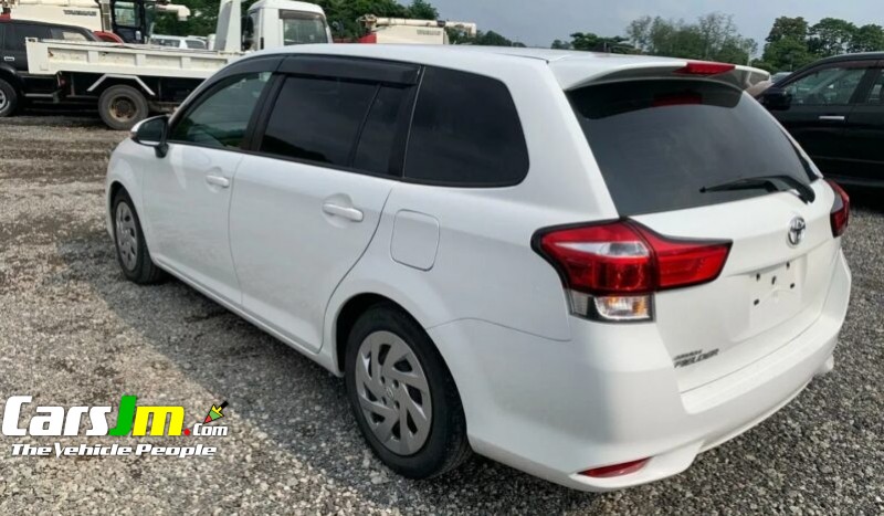 2016 Toyota Corolla Fielder image4
