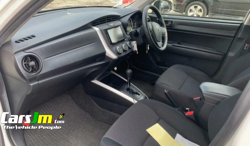 2016 Toyota Corolla Fielder image5