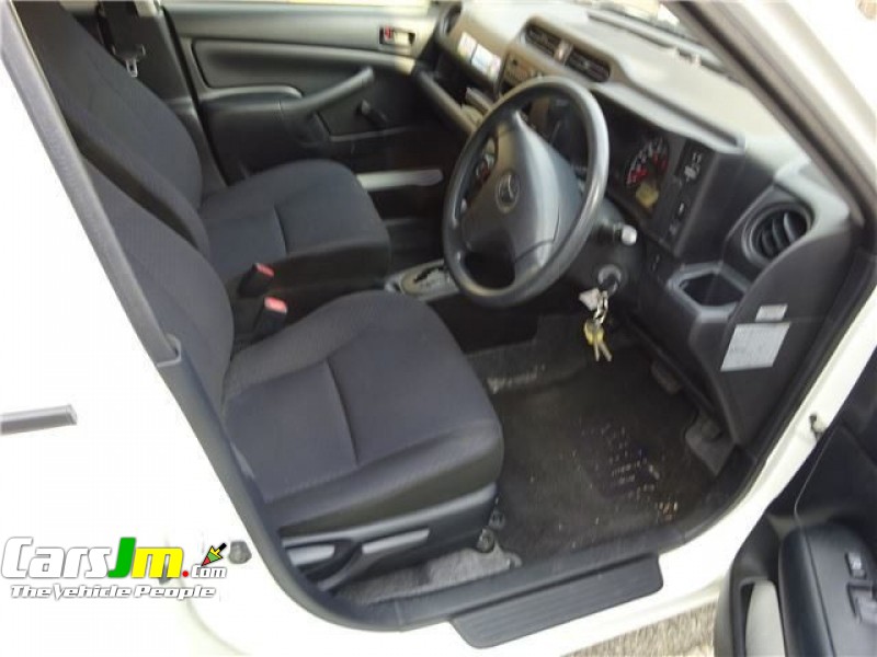 2017 Toyota Probox image2