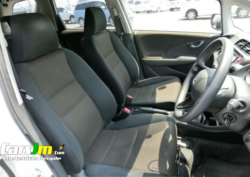 2013 Honda FIT SHUTTLE 15C image1