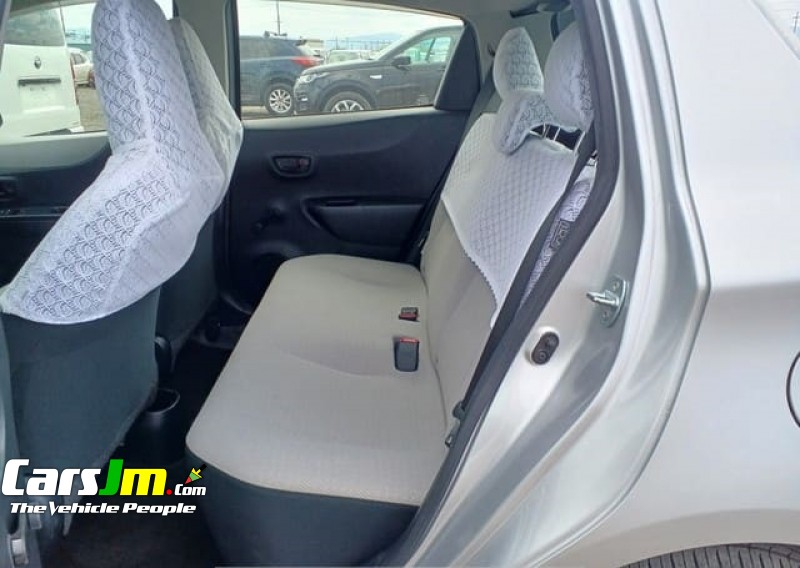 2012 Toyota VITZ image1