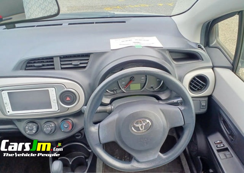 2012 Toyota VITZ image6