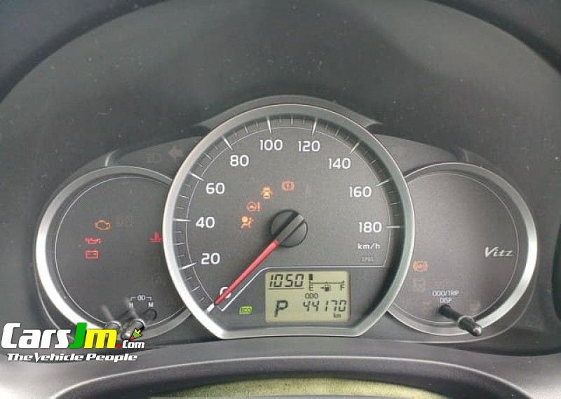 2012 Toyota VITZ image7