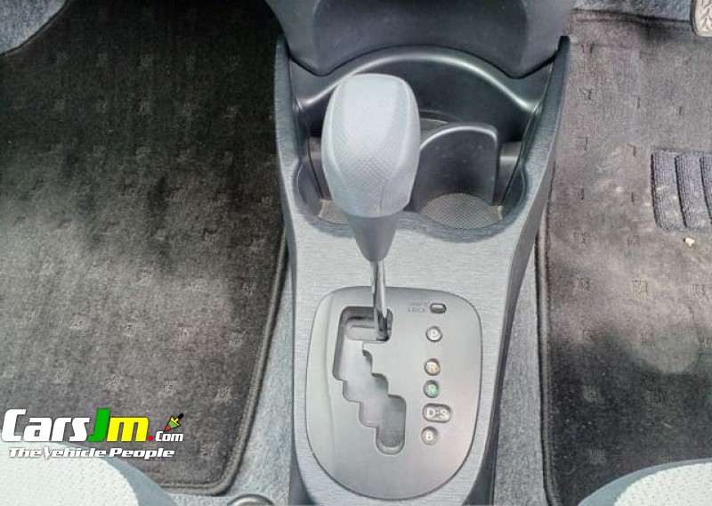 2012 Toyota VITZ image8