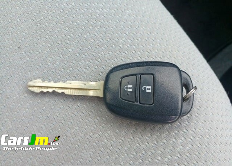 2012 Toyota VITZ image9