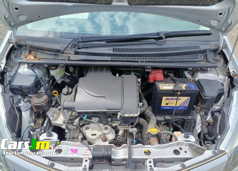 2012 Toyota VITZ image10