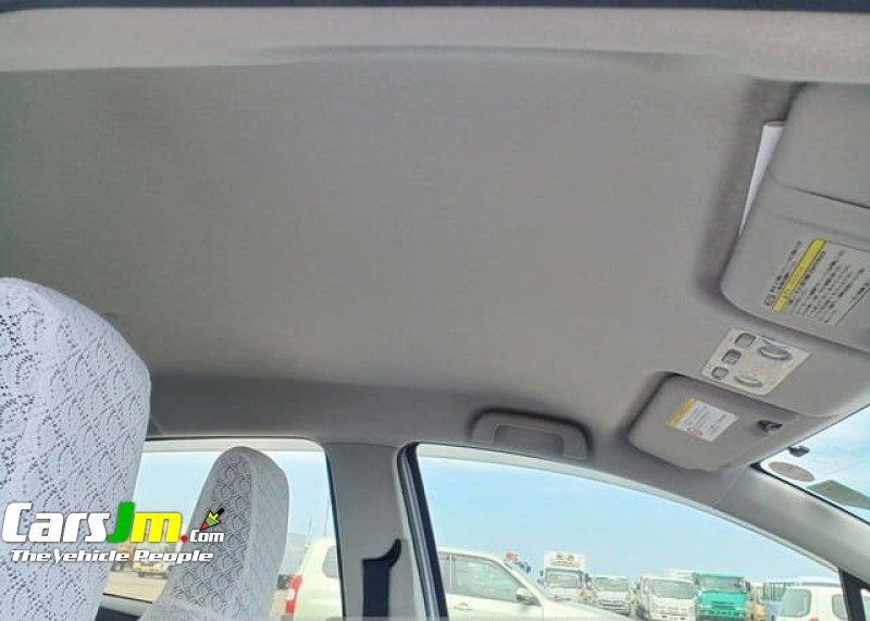 2012 Toyota VITZ image16