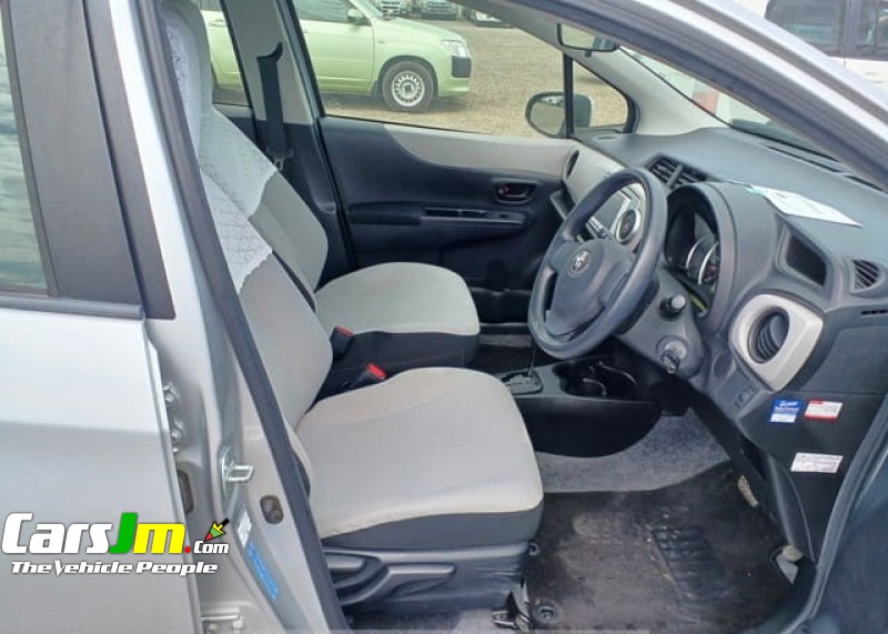 2012 Toyota VITZ image17
