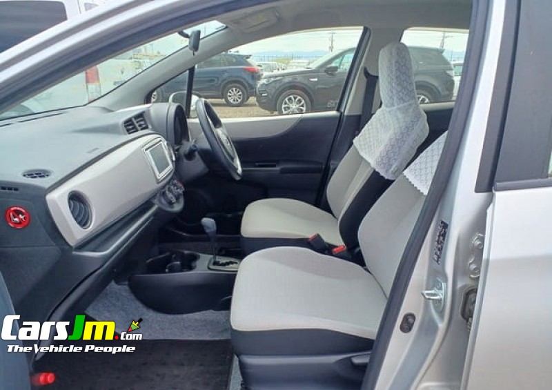 2012 Toyota VITZ image18