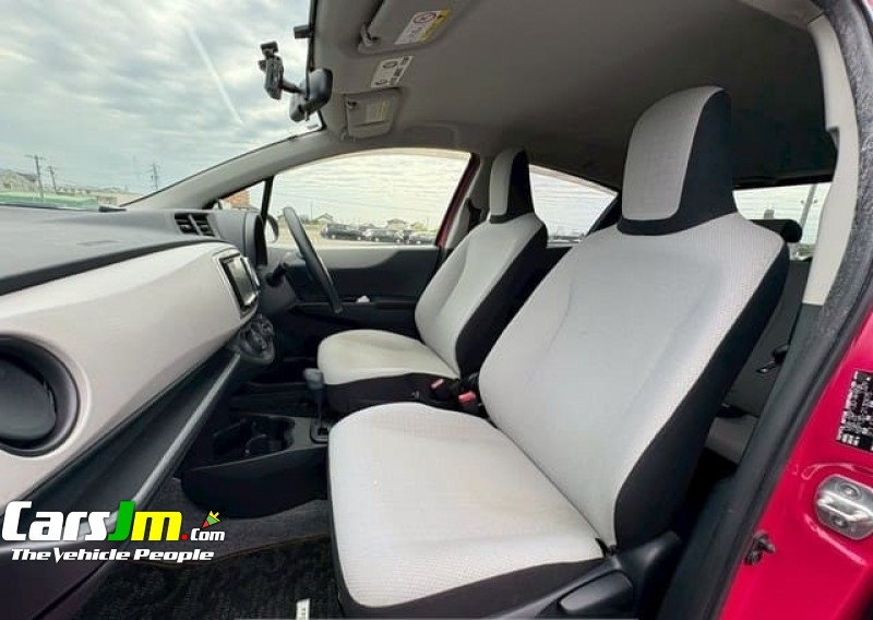 2013 Toyota VITZ image2