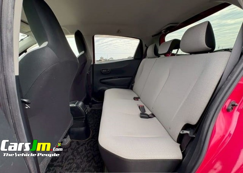 2013 Toyota VITZ image3