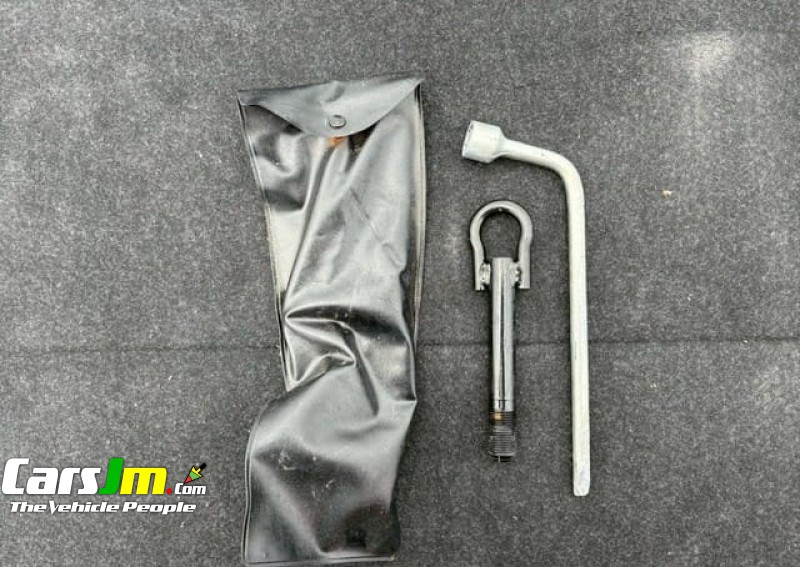 2013 Toyota VITZ image7