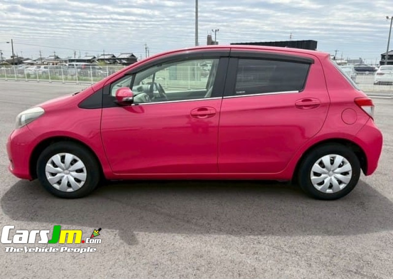 2013 Toyota VITZ image11