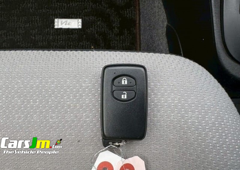 2013 Toyota VITZ image14