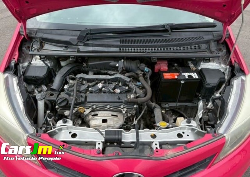 2013 Toyota VITZ image15