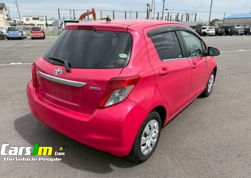 2013 Toyota VITZ image18